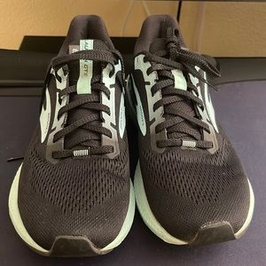 Brooks Launch GTS 8